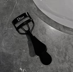 Dior eyelash Curler recourbe cils élégante  3